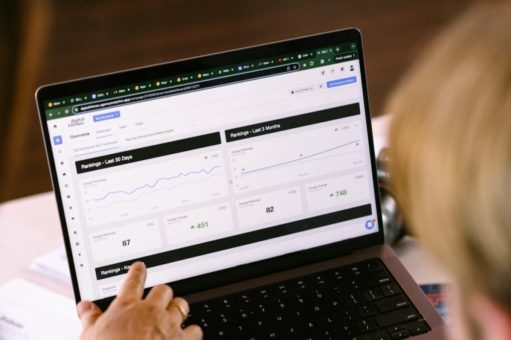 Digital marketing exports demonstrating real small business growth with impressive growth on a screen